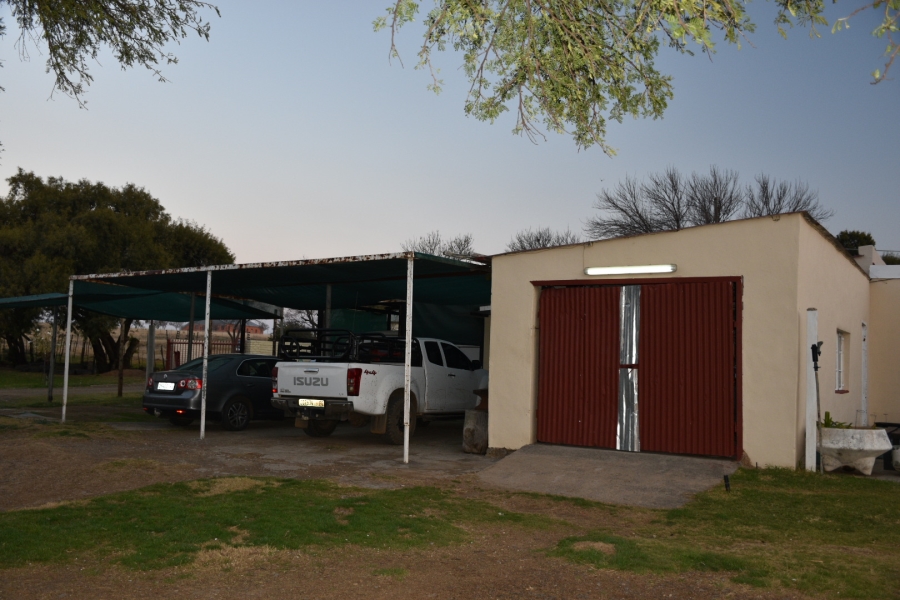 4 Bedroom Property for Sale in Rouxville Free State